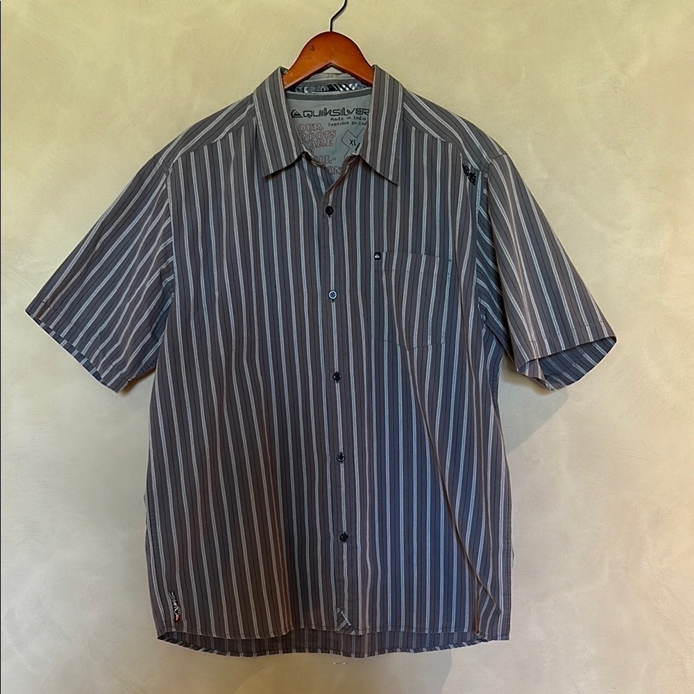 Quicksilver Men's Short Sleeve  Gray Striped Shirt size XL